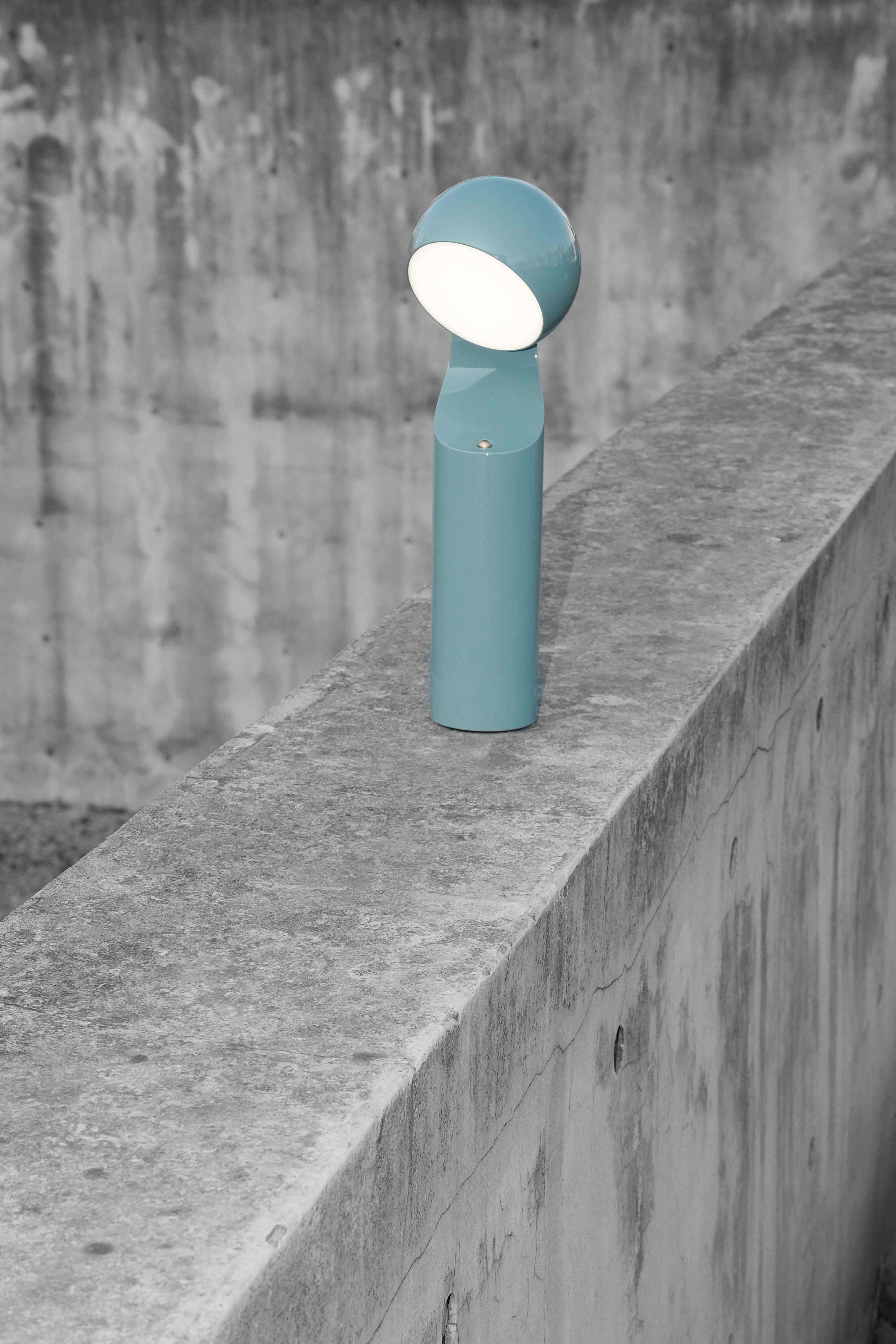 Mono Portable Reading Lamp - Renew Blue